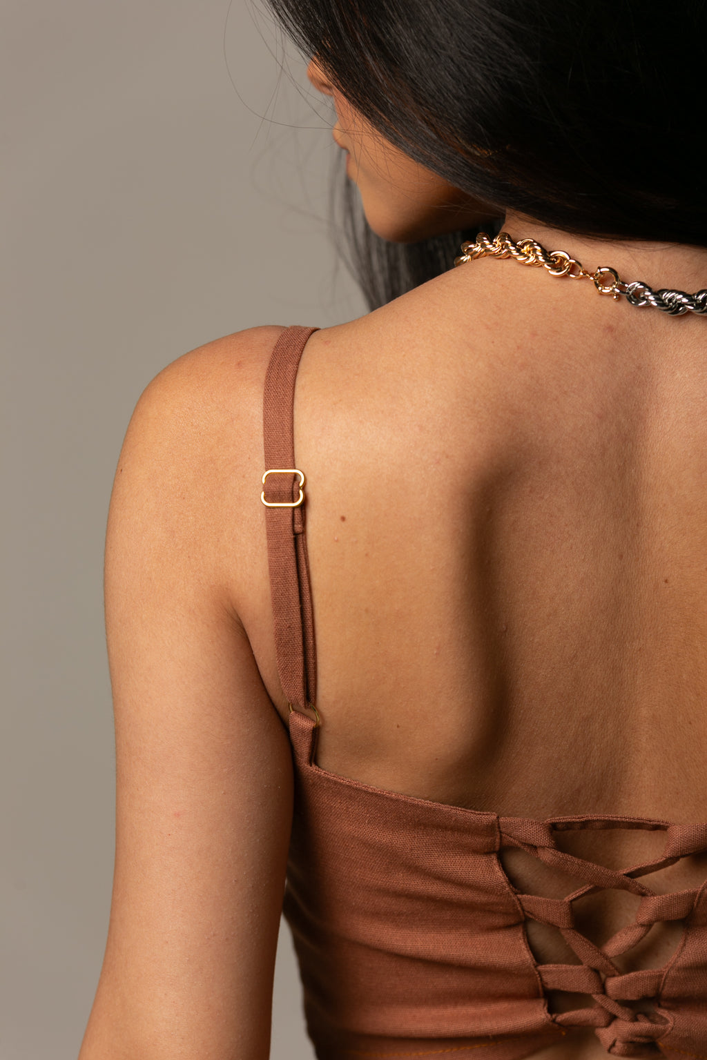Cropped Lunna Marrom costas detalhe