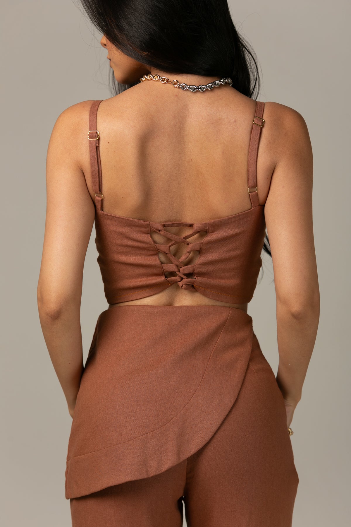 Cropped Lunna Marrom costas